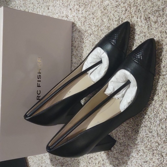 Marc Fisher Velda Pointed Cap Toe Block Heel Pumps Black Snakeskin - Picture 2 of 7